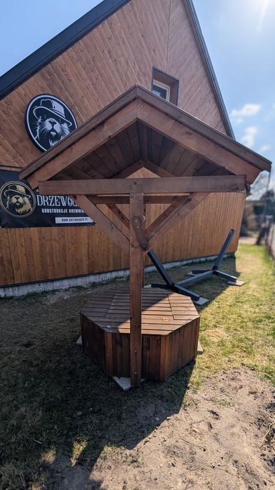 Okazja! Obudowa studni z ekspozycji – Zamykana, Gont, Koopmans, z dachem, studnia zamykana
