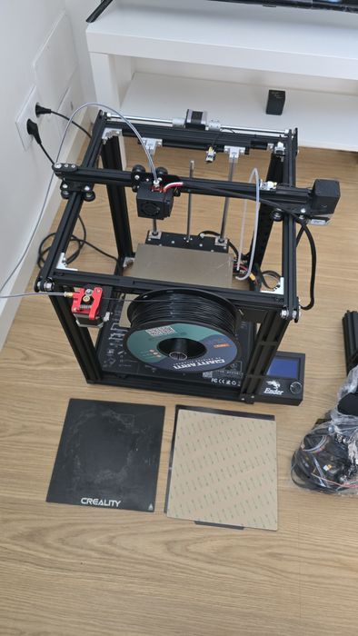 3D Ender 5 Melhorada + Extras impress
Ecrã LCD original Creality
Guias e movimento suaves
Funcionamento muito mais silencioso que as versões originais
