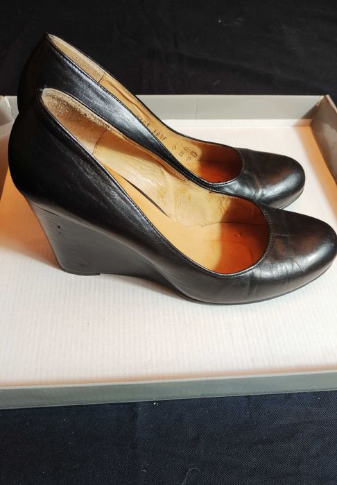 Czarne buty na obcasie Ryłko 38 / 39 skórzane klasyczne na koturnie