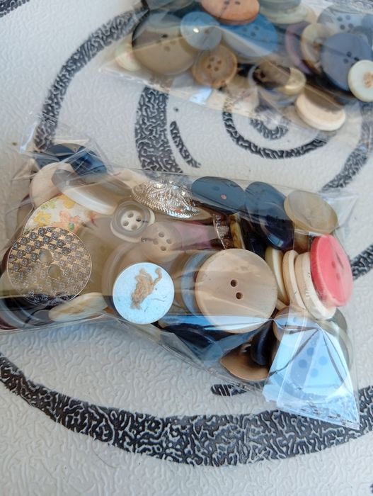 Lote de 2 sacos de botões para roupas artesanato