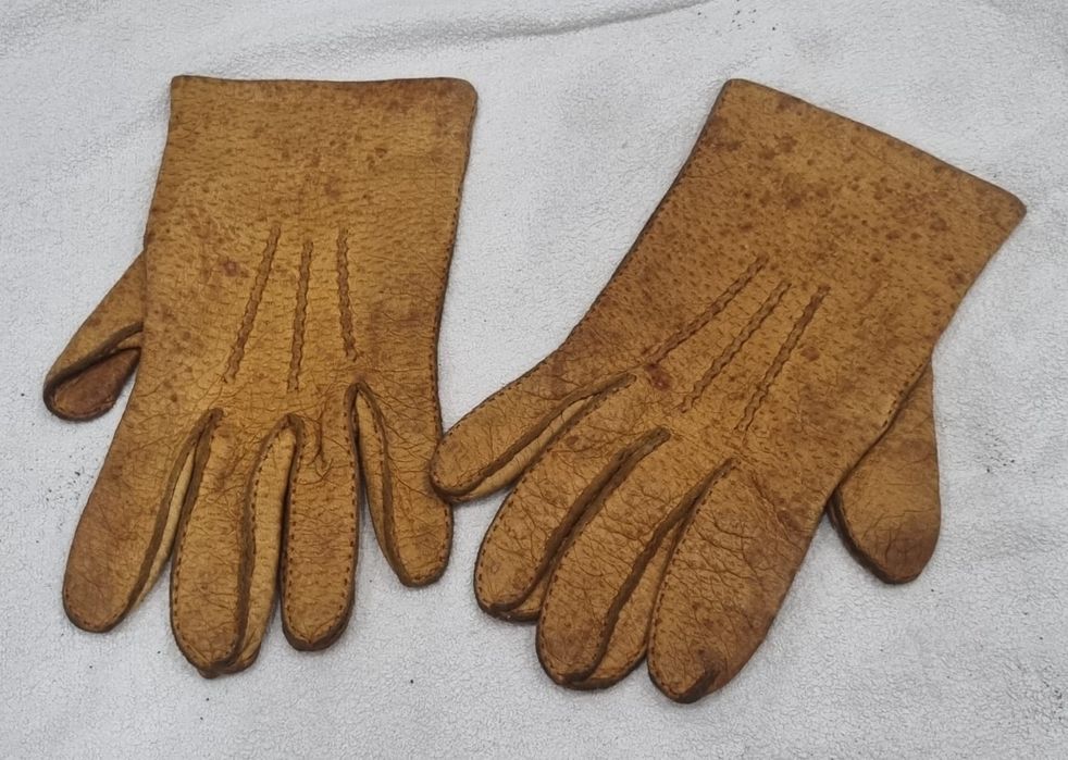 Luvas em Pele em bom estado