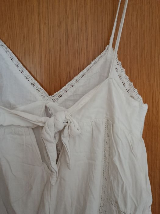 Vestido branco com calção no forro interior
