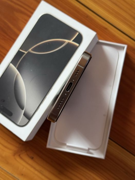 iPhone 16 Pro 256GB Natural Titanium ідеальний стан