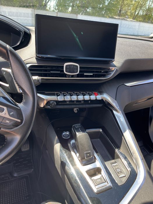 Продаю своє авто Peugeot 3008
