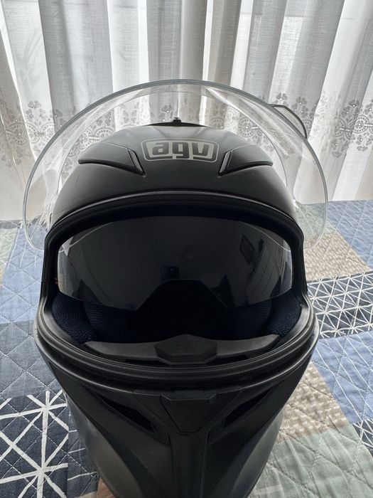 Capacete AGV K5 com viseira solar