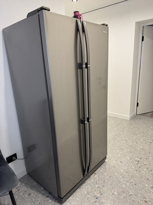 Холодильник Samsung