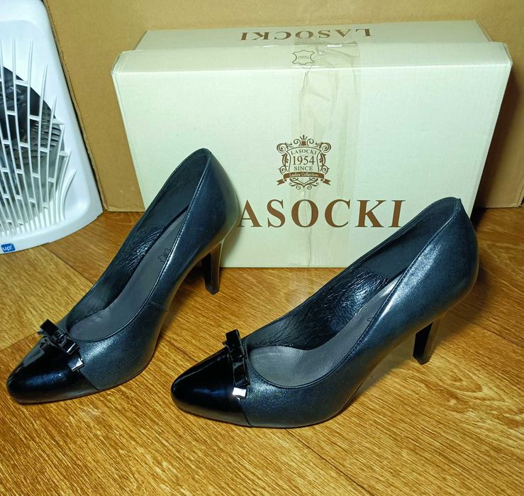 Нові шкіряні туфлі Lasocki. 38 - розмір. 24,5 см. Нат. шкіра.