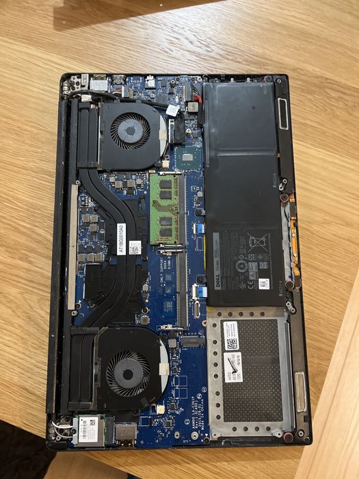 Laptop Dell XPS uszkodzony