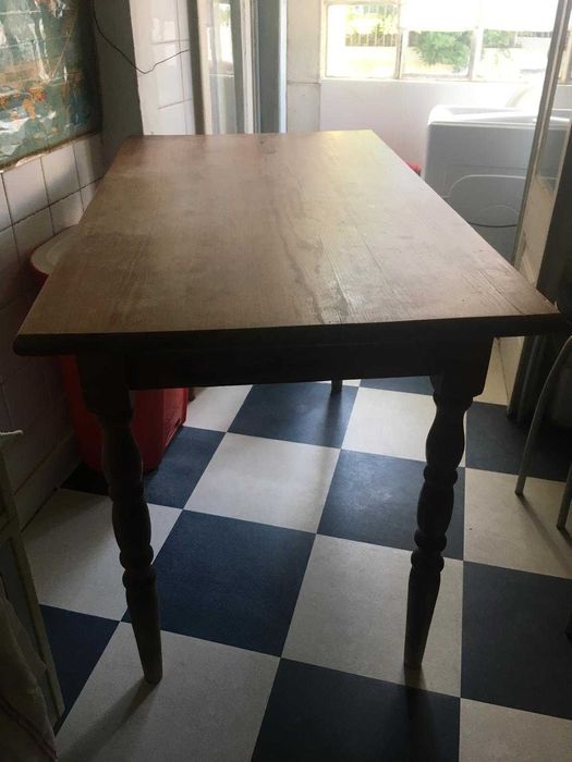 mesa de refeições de madeira maciça