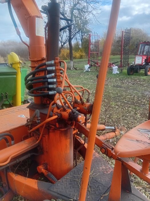 Грейферний навантажувач,причіпний