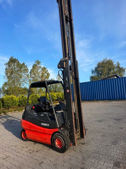 wózek widłowy elektryczny LINDE E25/02 Triplex 5.90m 2009 rok przebieg 4100mtg UDT aktualny przegląd