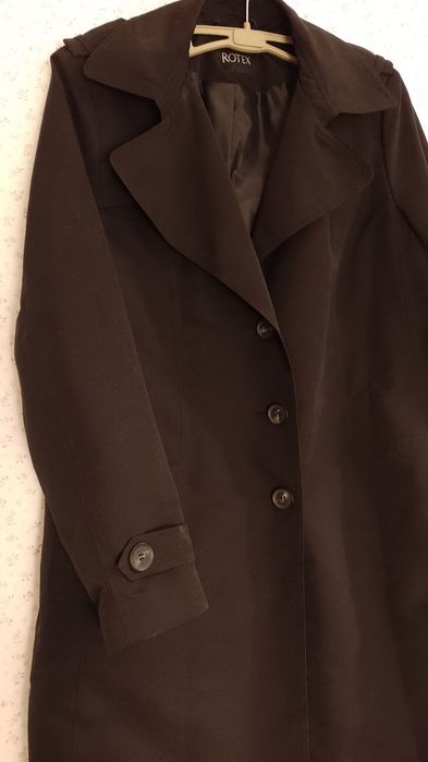 Lekki czarny elegancki płaszcz