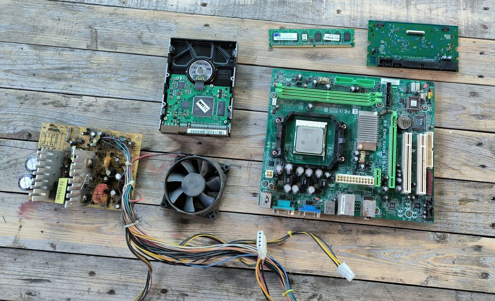 Плати  з комп'ютера цілі