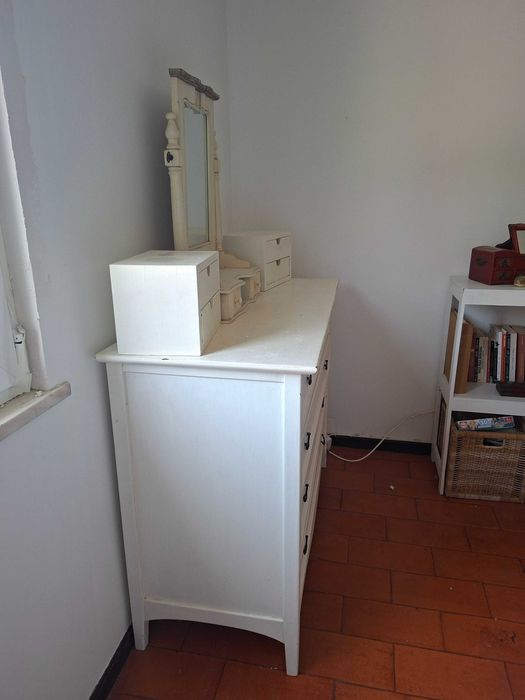 Móvel camiseiro com tocador procura nova casa