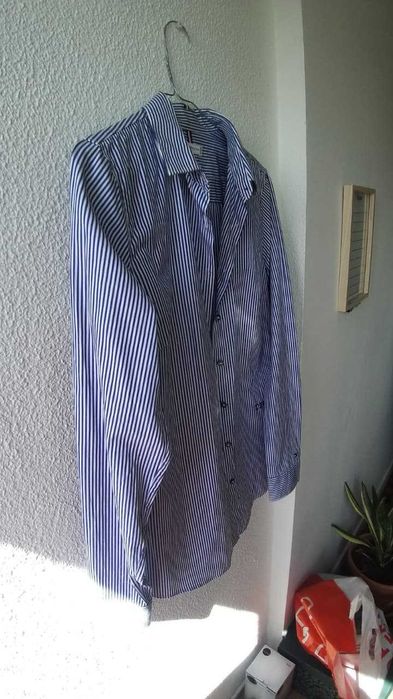 Camisa Tommy feminina pouco usada