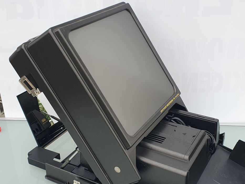 Rzutnik do slajdów Braun multimag 5015 AF.  Ekranem