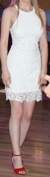 Biała koronkowa sukienka mini