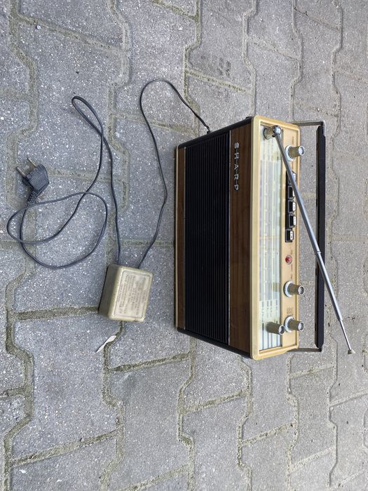 Stare zabytkowe radio Sharp PRL