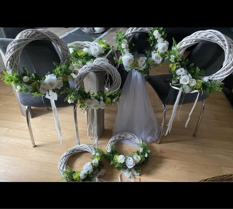 Wianki na płot, panna młoda, wianki ślubne, dekoracja weselna