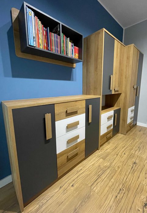 zestaw mebli - szafa, regał, komoda, półka