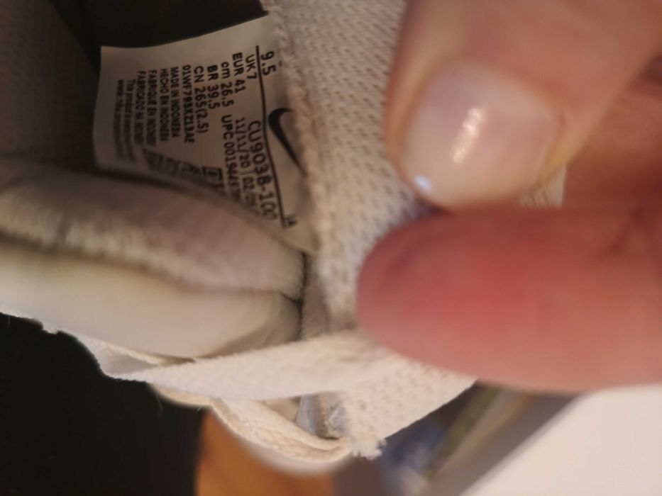 Buty firmy NIKE Białe