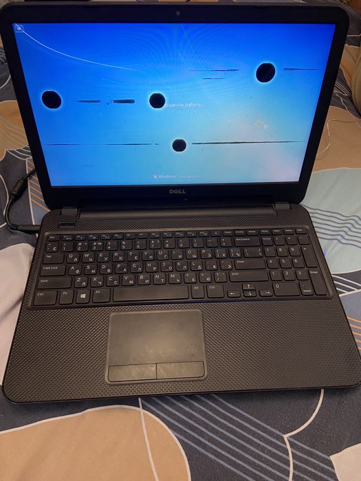 Ноутбук dell працює