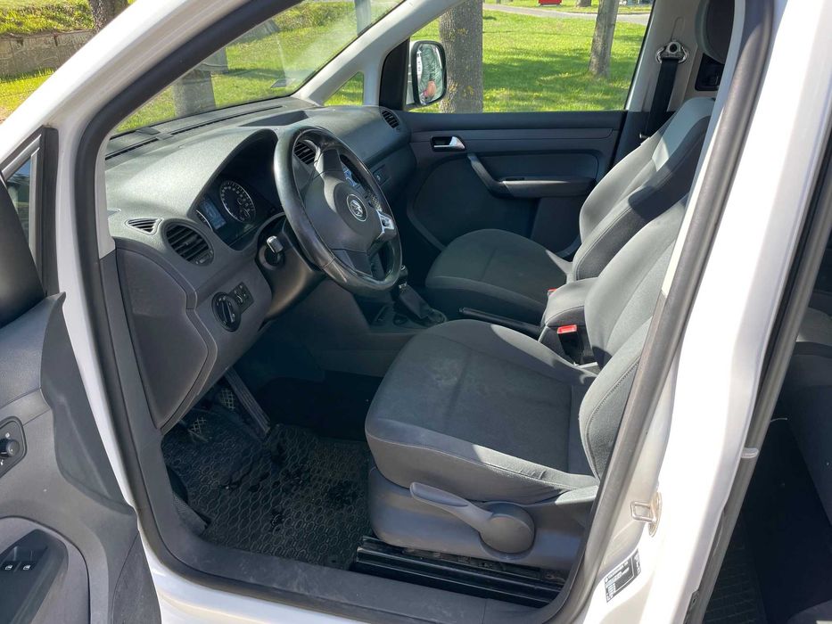 Samochód VW Caddy 2,0 TDI rocznik 2012 r.