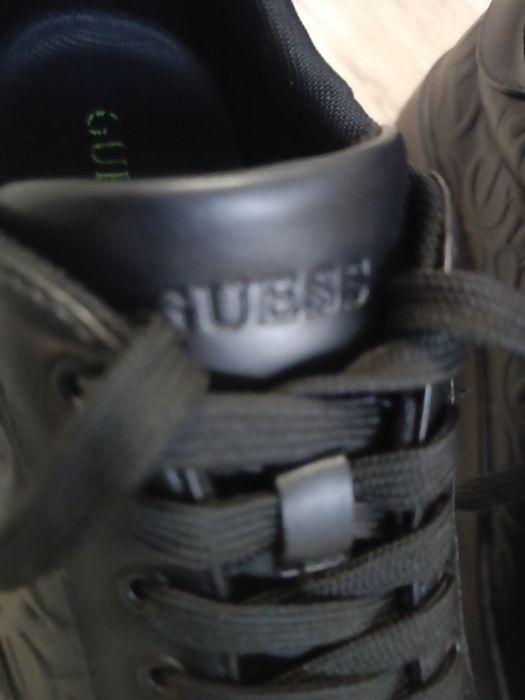 Sprzedam męskie snakersy guess