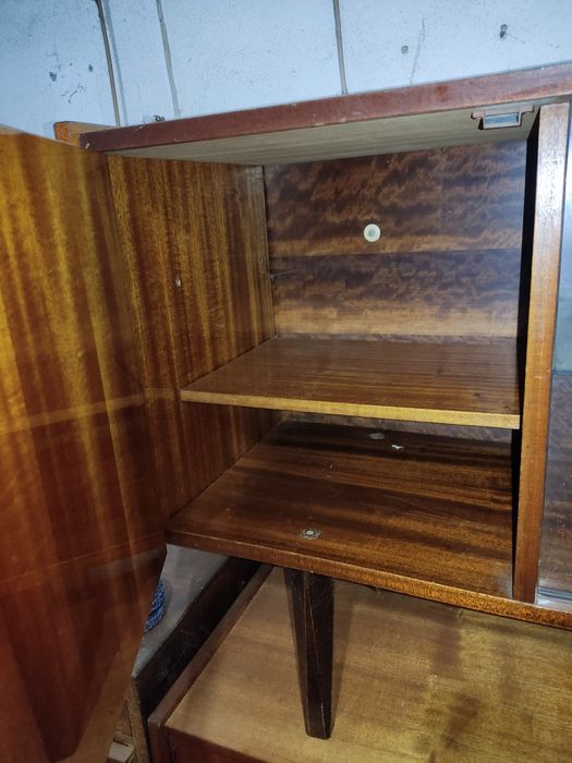 Movel / cristaleira em madeira