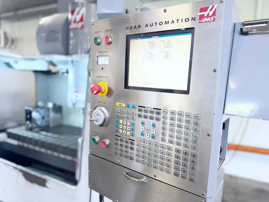 Фрезерний верстат з ЧПК HAAS VM-3HE - 4-та вісь, зонди RENISHAW,  x 1016 x y 660 x z 635 мм