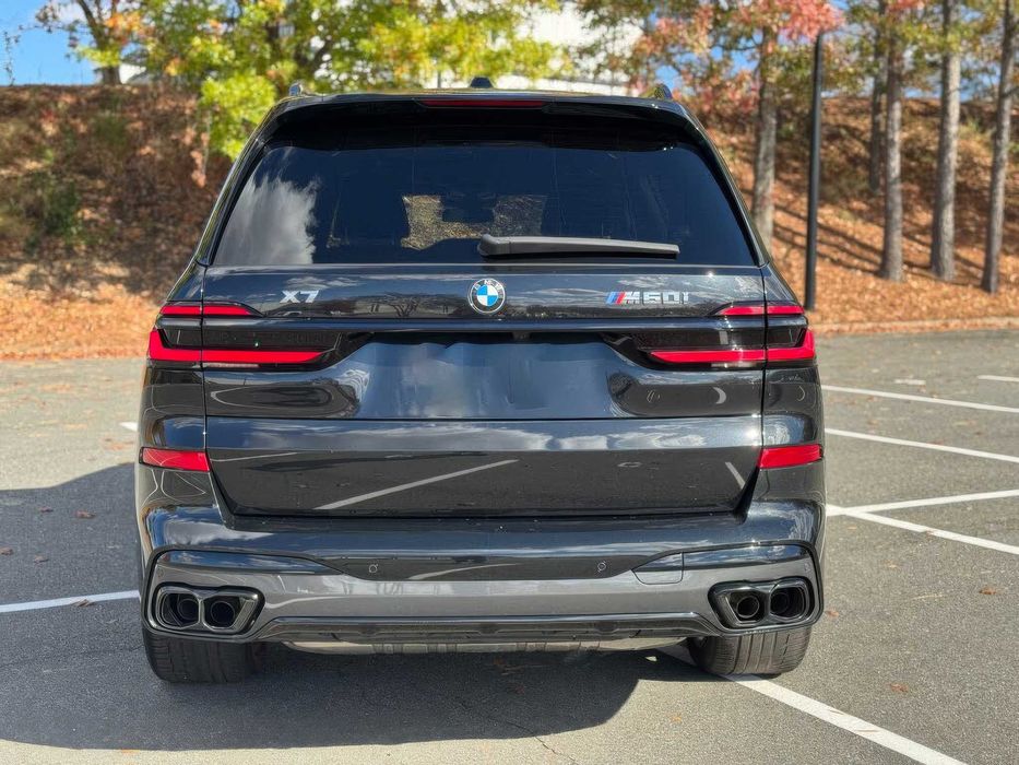 BMW X7 M60i      2024