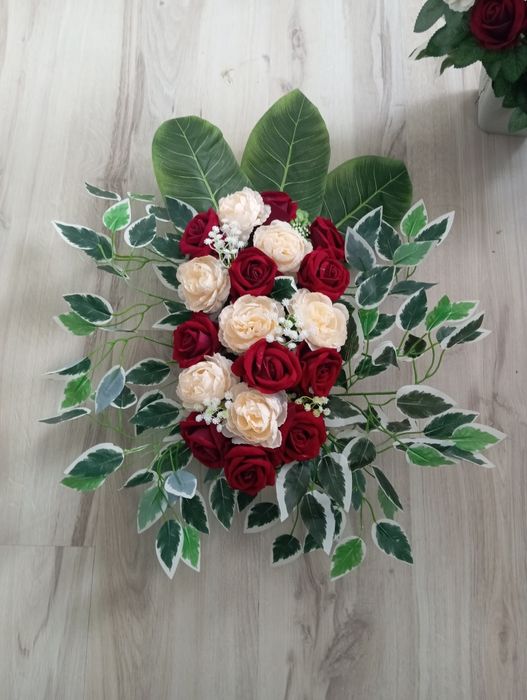 Komplet nagrobny obciążony, kompozycja