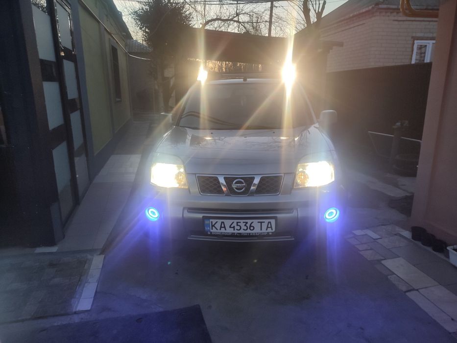 Nissan.   X Trail