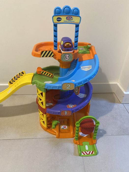 Wieza parkingowa vtech tut tut autka