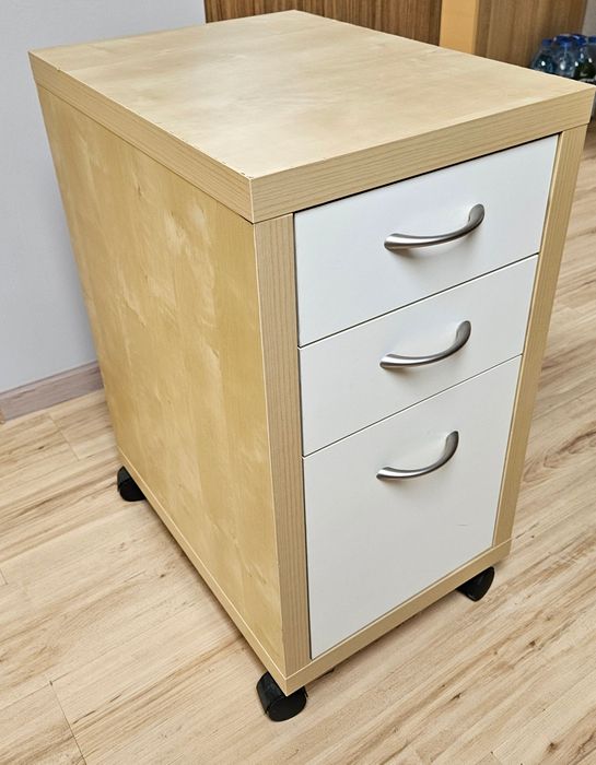 Polka pod biorko ikea