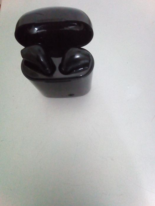 Wireless Stereo Headphones (Bluetooth)64286431353985124