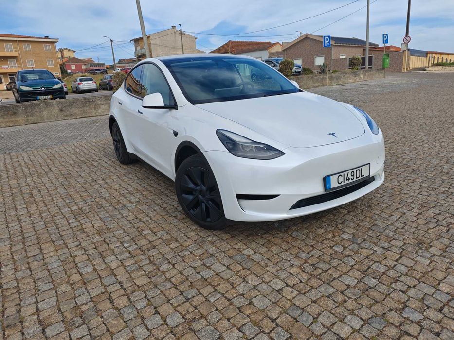Tesla model Y premium Long Range RWD 2024