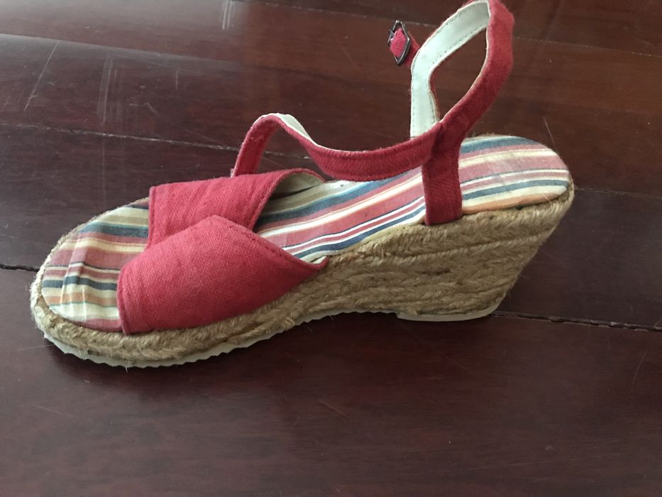 Sandálias cunha vermelho