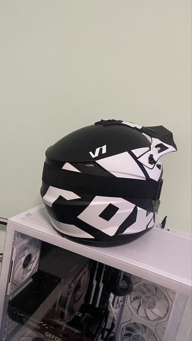 Capacete FOX V1 Image Cosmo Preto/Branco – Como Novo
