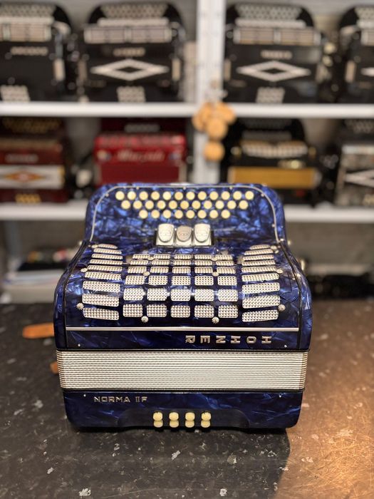 Concertina Hohner Norma 2F  ( 3ª voz ).