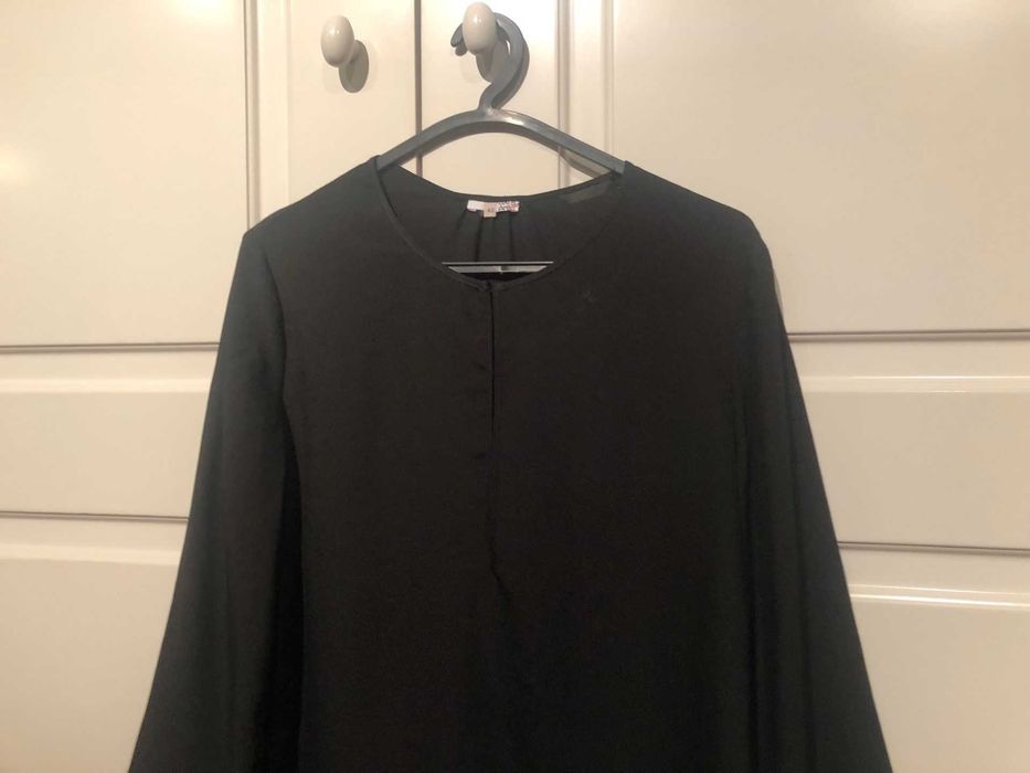 blusa preta fluida muito elegante marca OXIGÉNIO  40