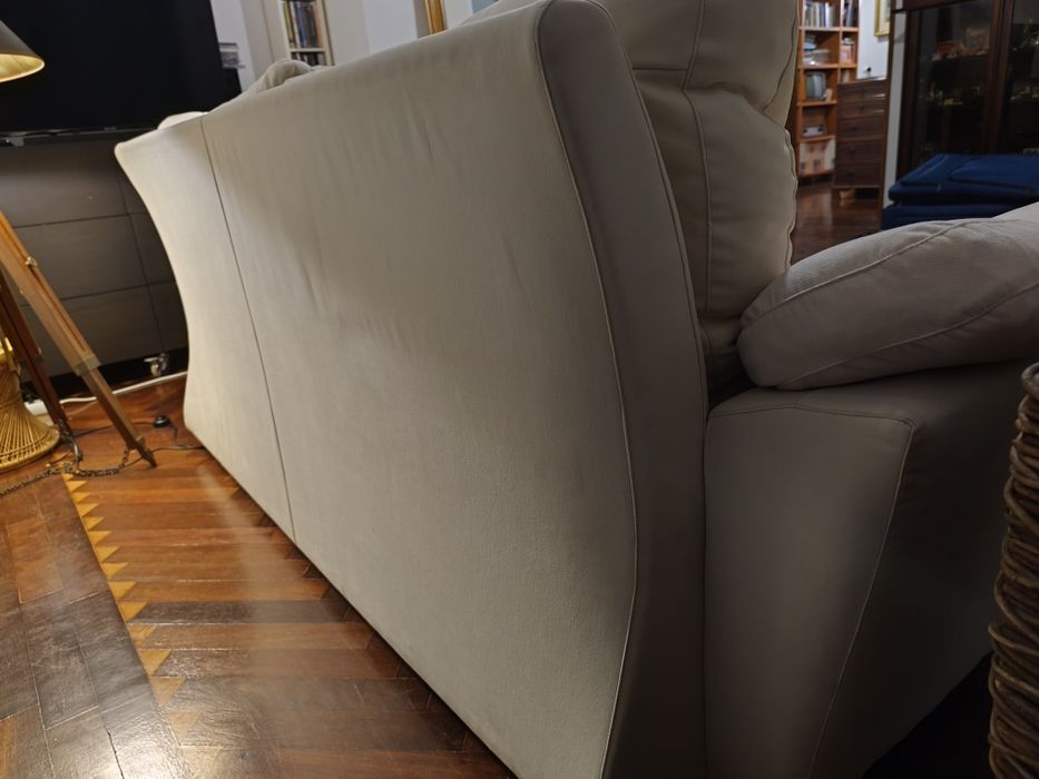 Sofá de salão em cor bege C/2.10x0,90x0,90m