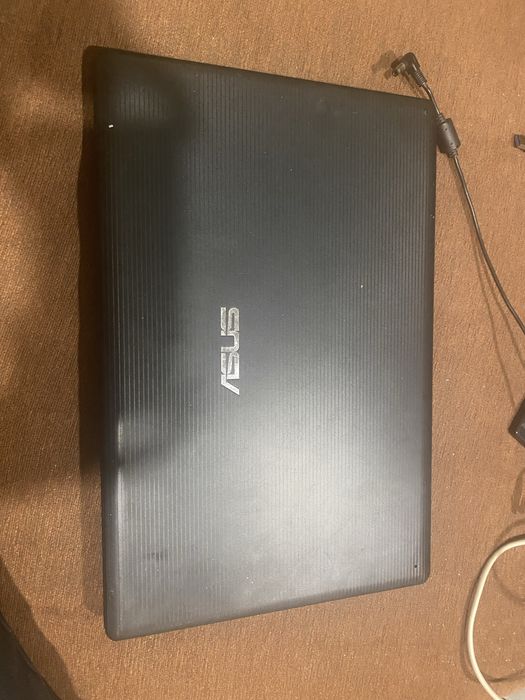 Ноутбук Asus x55u, 4gb опертивної, 2-ядерний 320gb.