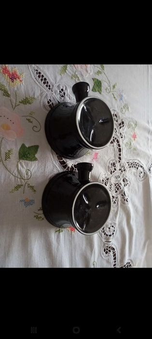 Conjunto de canecas de P.A., em cerâmica, pretas e/ou beges - Hiidea