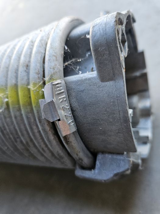 Zawiasy do bramy segmentowej bębny