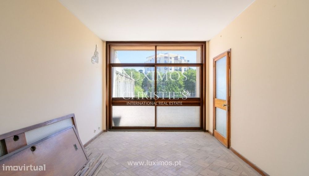 Moradia V4 com jardim, para venda, em Aldoar, Porto