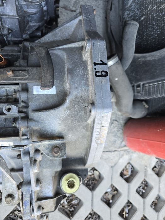 Skrzynia Biegów Trafic Vivaro 1.9  2.5 TDCI