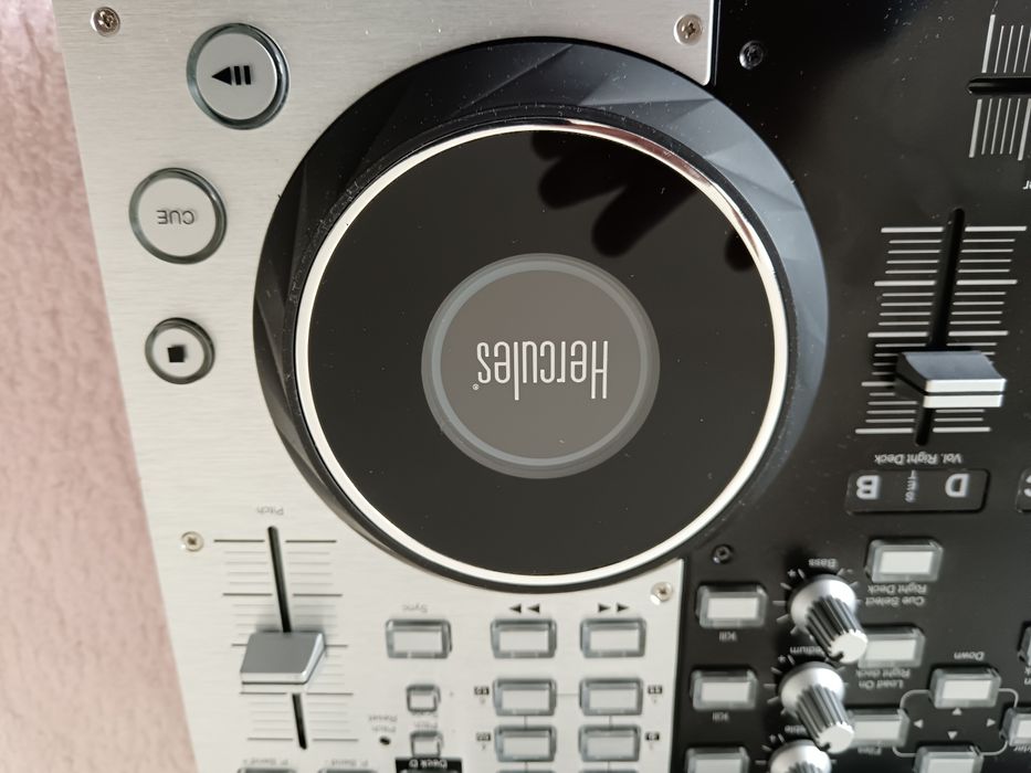 Controladora Hercules DJ Console 4 MX