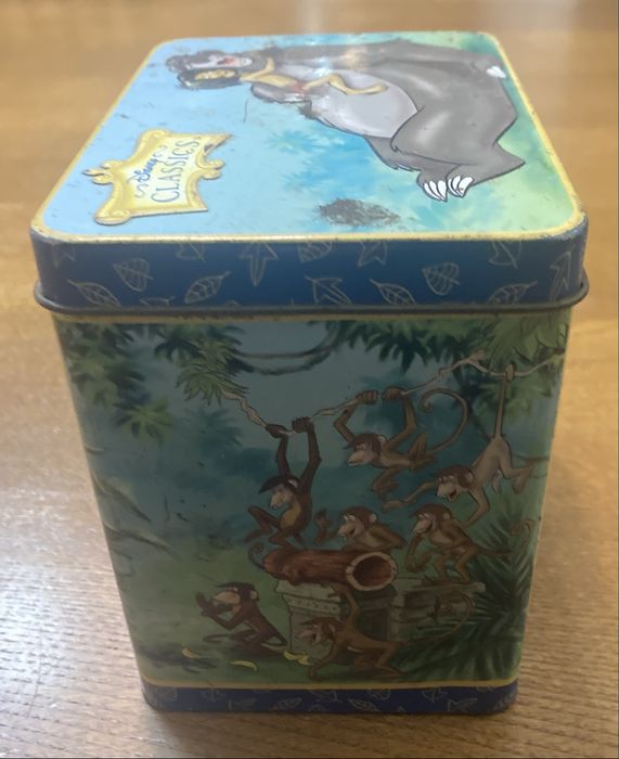 Caixa em folha da Flandres com música de 1964