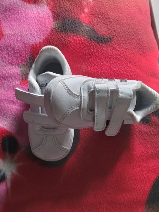 Sapatilhas unissex adidas , tamanho 22